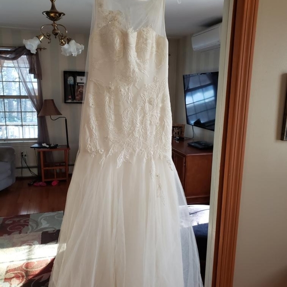 Tulle Beaded Mermaid dress with appliqués - Picture 4 of 7